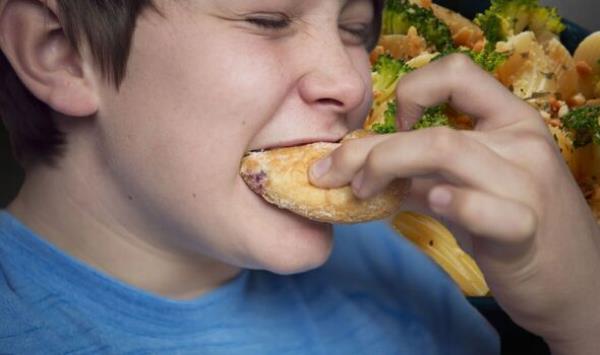 14岁的孩子在进行简单的饮食矫正后，“严重”的B12缺乏症得到了解决